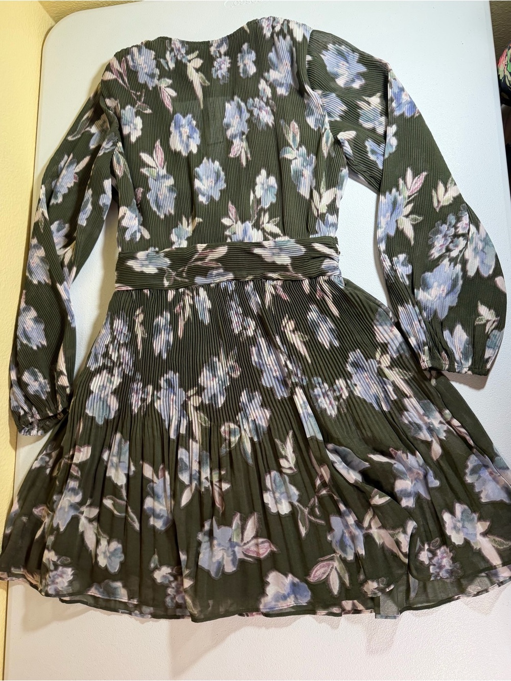 BCBG Olive Floral Wrap Dress with Light Blue Blossoms NWT size Small - Picture 6 of 10